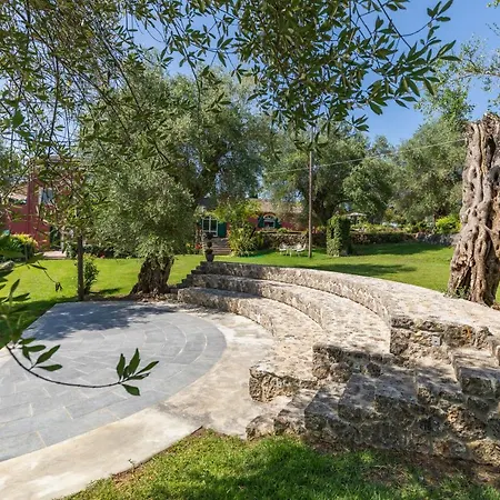 Triklino Estate * Afra