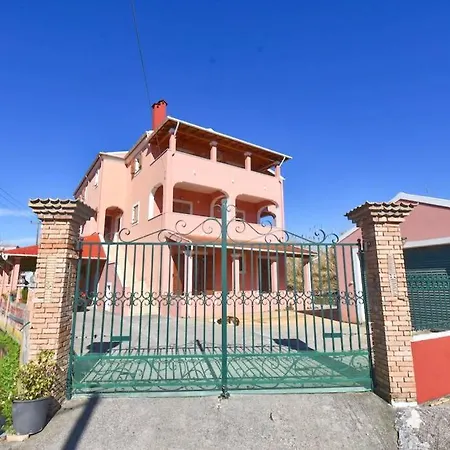 Apartment Big New House Near The