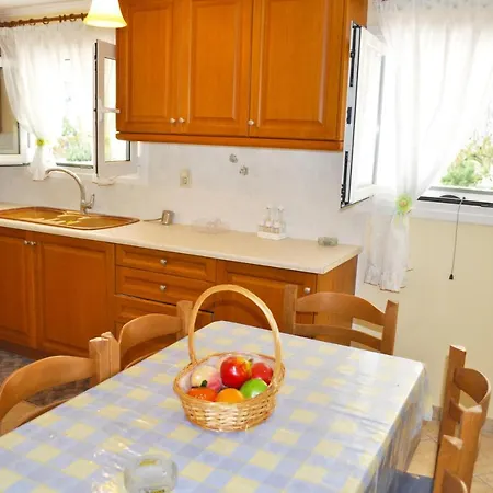 Apartment House Tolis - *