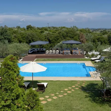 Beautiful 9-bed In With Tennis Court Gouvia