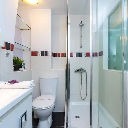Townhall Apartment *