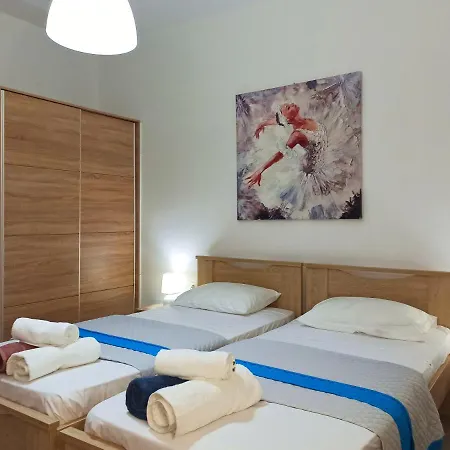 Amaryllis Apartment *