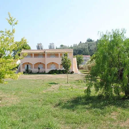Marina Studios Aparthotel
