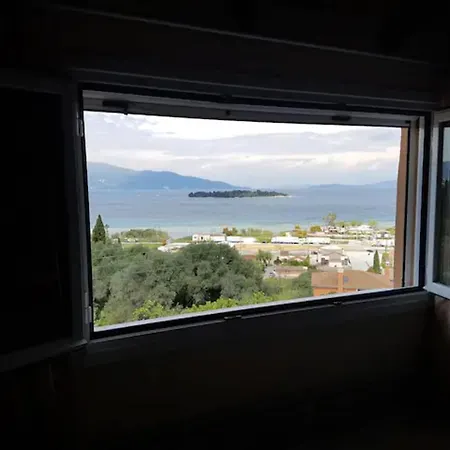 Apartment σοφιτα ξυλο μεταλο γυαλι