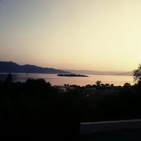 Apartment σοφιτα ξυλο μεταλο γυαλι