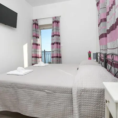 Giannis Sea-view Holiday home Katavolos