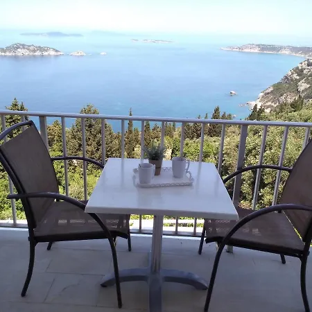 Guest house The 3 Brothers Afionas
