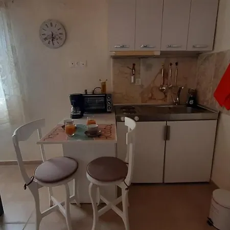 White Manolia Holiday home Kato Korakiana