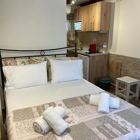 Old Town Studio Apartment *