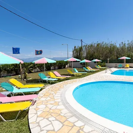 Amorossa With Garden View & Shared Pool By Konnect, Corfu Apartment *
