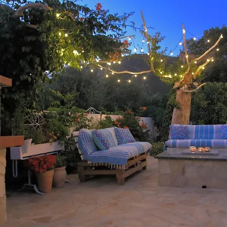 Blue Sky Cottage, Kanouli Halikounas