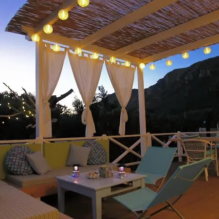 Blue Sky Cottage, Kanouli Halikounas