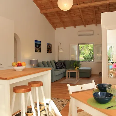 Holiday home Blue Sky Cottage, Kanouli Halikounas