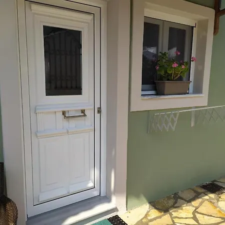 Golden Mile Studio-apartment Appartement Ypsos