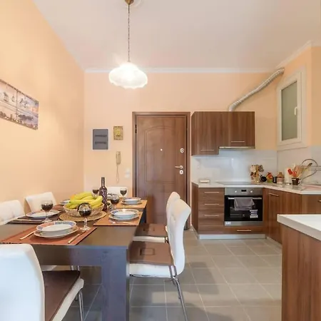 Bright Newly Renovated Near & Center+ac Apartment *
