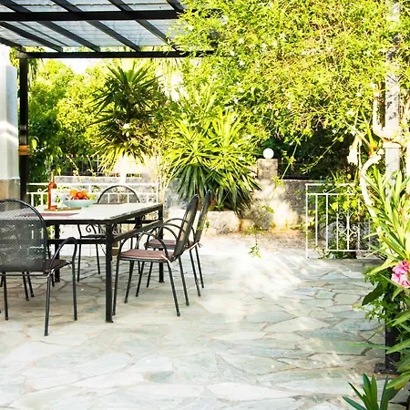 Eros Villa *