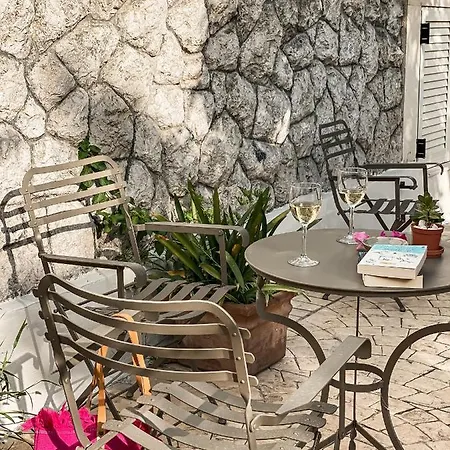 Apartment Garden *