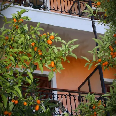 Hotel Tina 2*