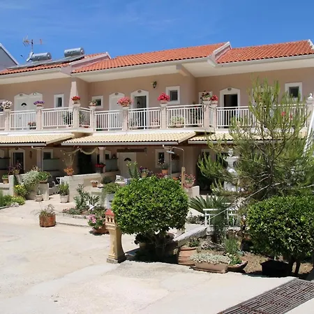 Aparthotel Santa Barbara Lakis 3*