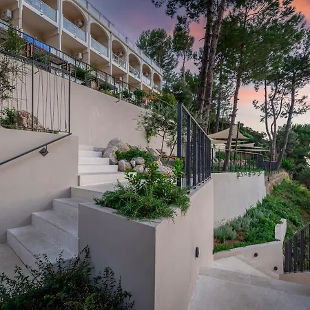 Akrotiri Beach Hotel