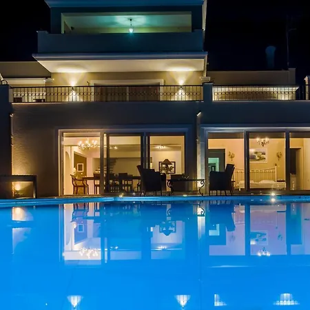 Fioraki Villa Poulades