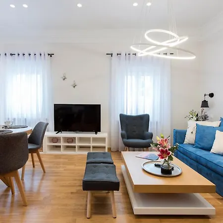 Apartment Arieni Sea View House *