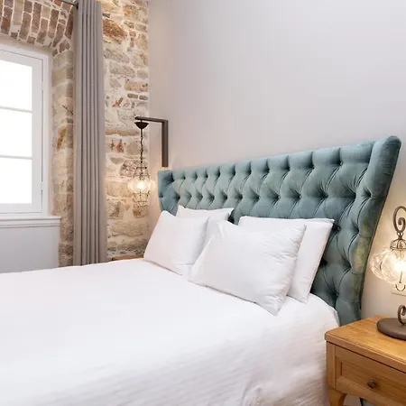 Acanthus Blue Hotel