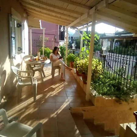 Holiday home Angela, Traditional In The Village Agios Ioannis Peristeron (Corfu)