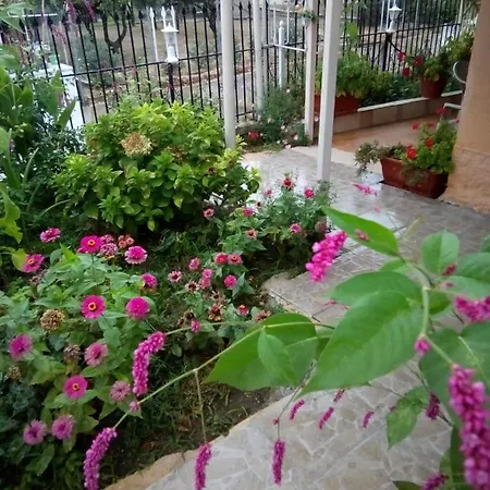Holiday home Angela, Traditional In The Village Agios Ioannis Peristeron (Corfu)
