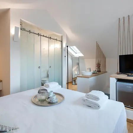 Apartment Arieni Sea View House *