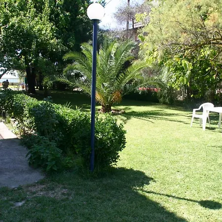 Kantas Apartments Herberg 5*