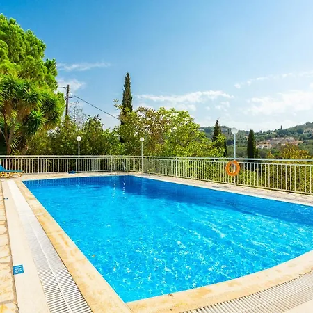 Cochelli Upper Apartment *
