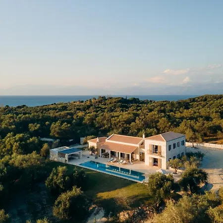 Eclectic And Secluded Estate, Aegis Villa *