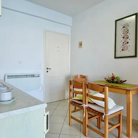 Seafront Ourania Apartment Mesongi