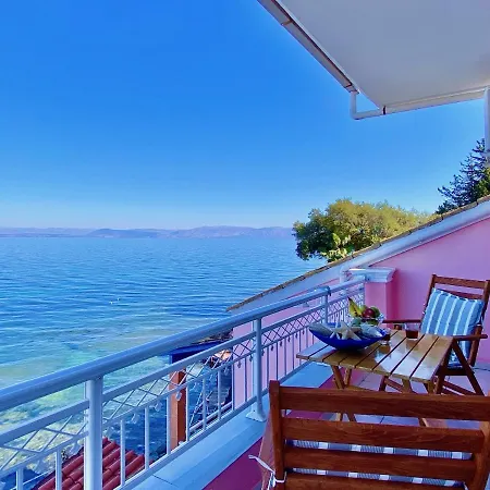 Apartment Seafront Ourania