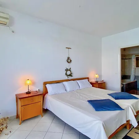 Apartment Seafront Ourania *