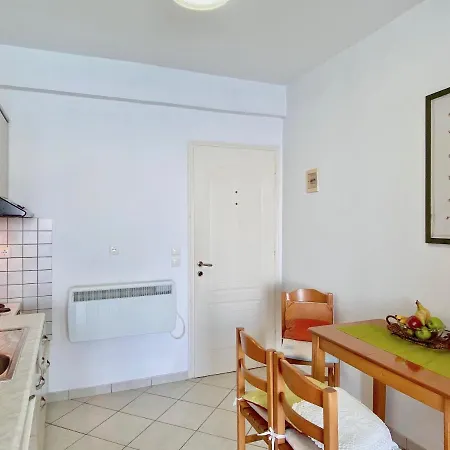 Apartment Seafront Ourania *