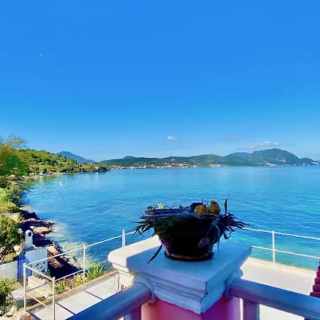 Apartment Seafront Ourania *