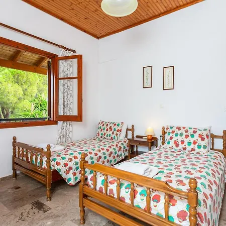 Cochelli Upper Apartment