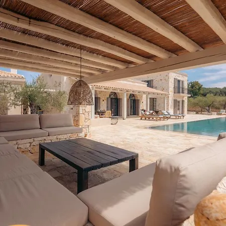 Eclectic And Secluded Estate, Aegis