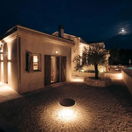 Eclectic And Secluded Estate, Aegis