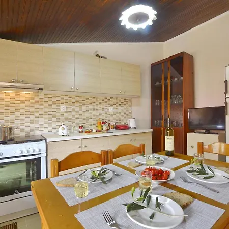 Erietas House *