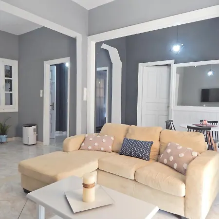 Cozy 2 Bedrooms On The Hill W/netflix Karousádes