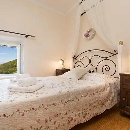 Agallis Corfu * Sokrákion