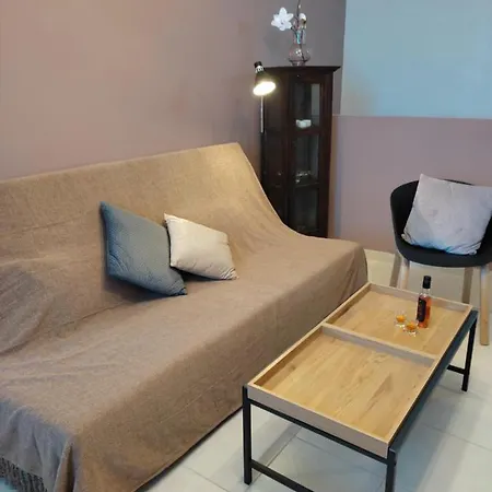 Dora's Studio 3 Apartment *