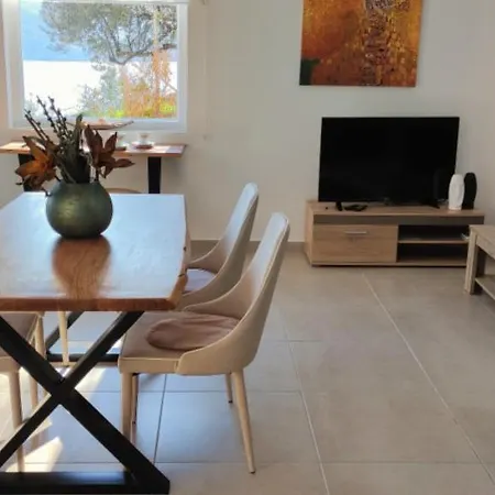 Amaryllis Apartment