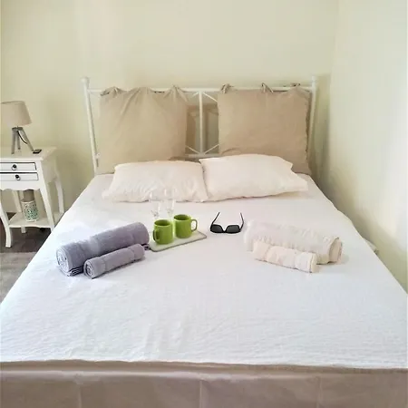 Melina Garitsa Corfu Town Apartment