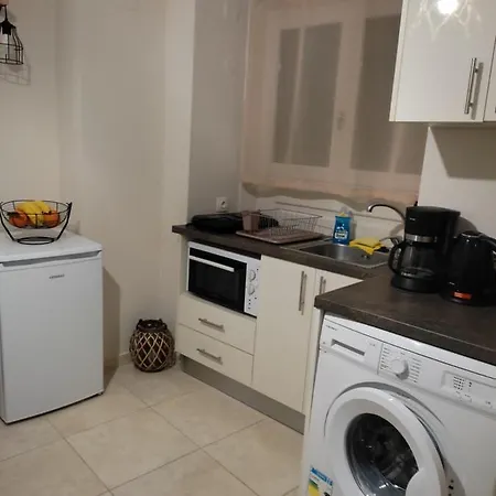 Dora's 1 Apartment *