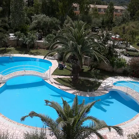 Three Stars Hotel