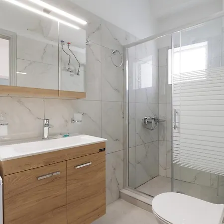 Salt & Sun By Konnect, At Kaminaki Apartment *